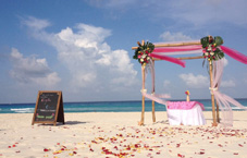 gazebo fiusha boda en la playa